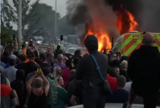 Velika Britanija: Nasilju tokom protesta izloženi i novinari 