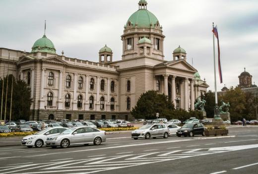 Uvrede, targetiranje i neprijateljski govor prema novinarima u Skupštini Srbije