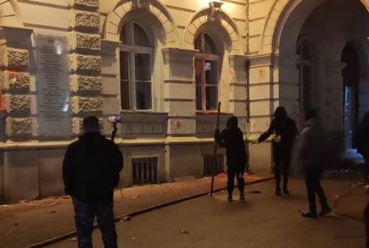 Povrijeđeni novinari na protestu u Novom Sadu