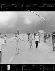 Stringer: Film koji je otvorio pitanje autorstva kultne fotografije